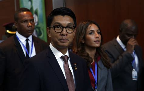 Madagascar’s Rajoelina takes an early lead in polls marked by boycott and low turnout